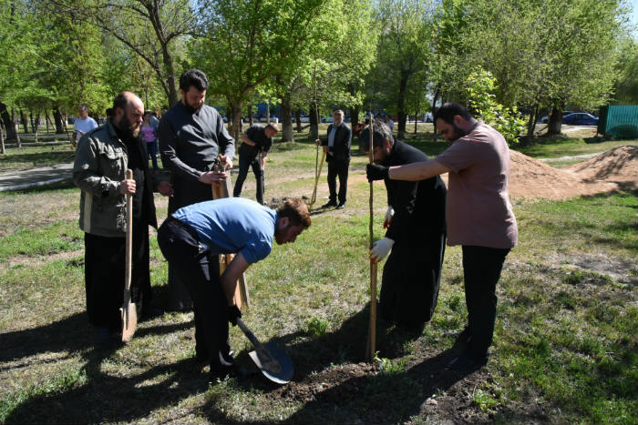 Очередной этноконфессиональный субботник прошел в Астрахани