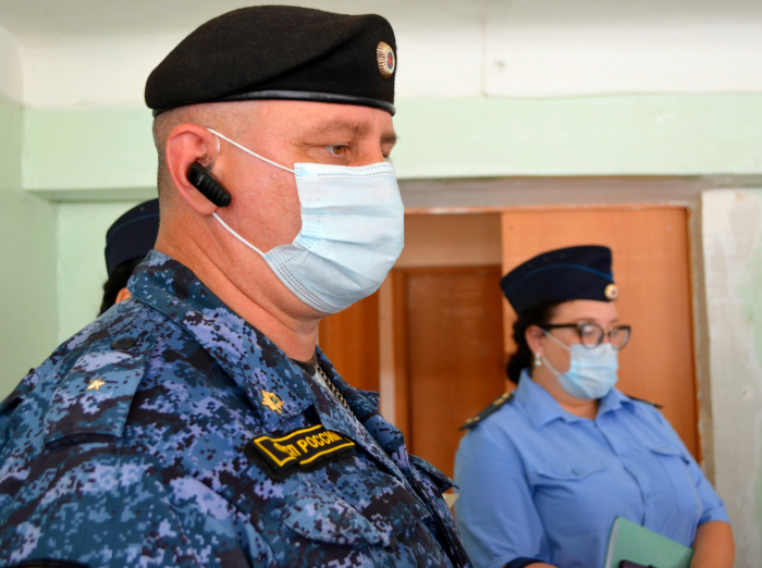 Приставы помогли астраханским детям-сиротам получить квартиры