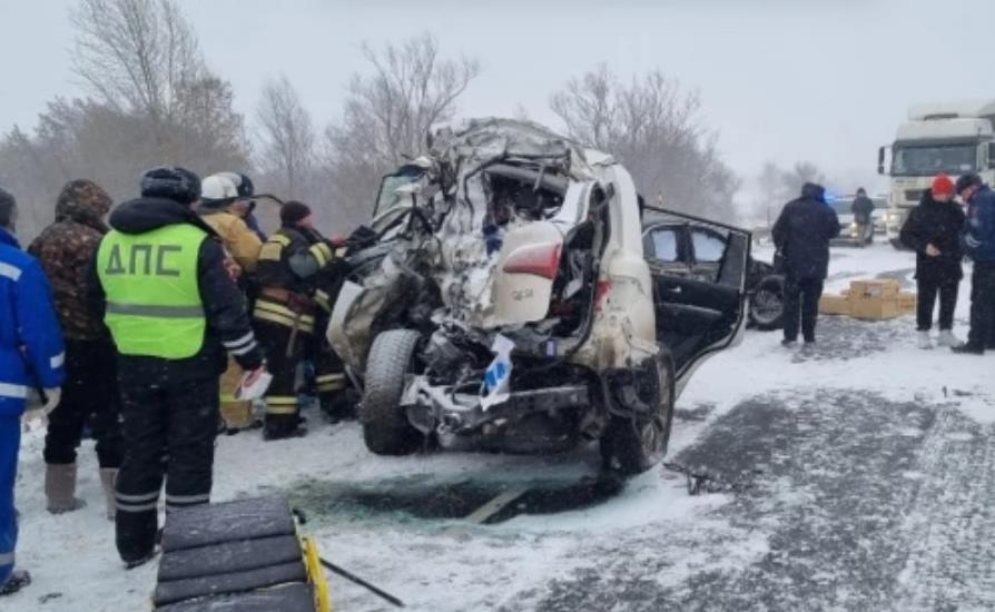 Движение по трассе Р-22 "Каспий" ограничено из-за аварии в Вологоградской области
