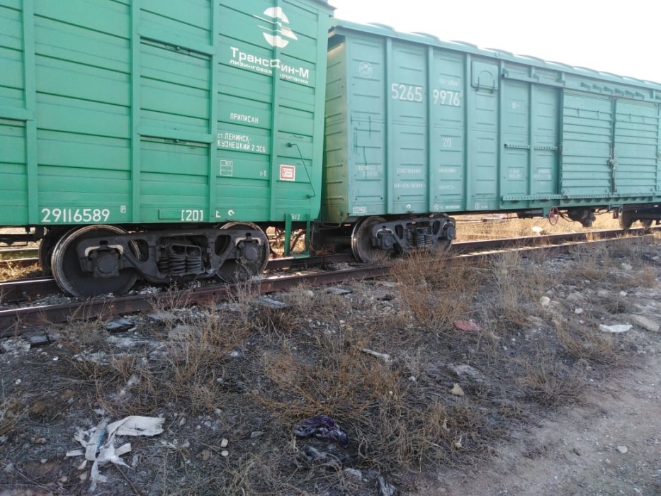 В Астрахани три грузовых вагона сошли с рельсов