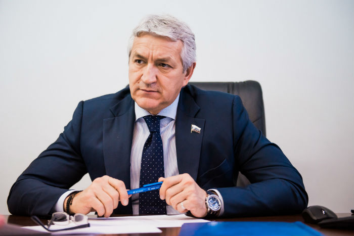 Леонид Огуль: у законодателя нет морального права вводить штрафы для родителей за курение детей