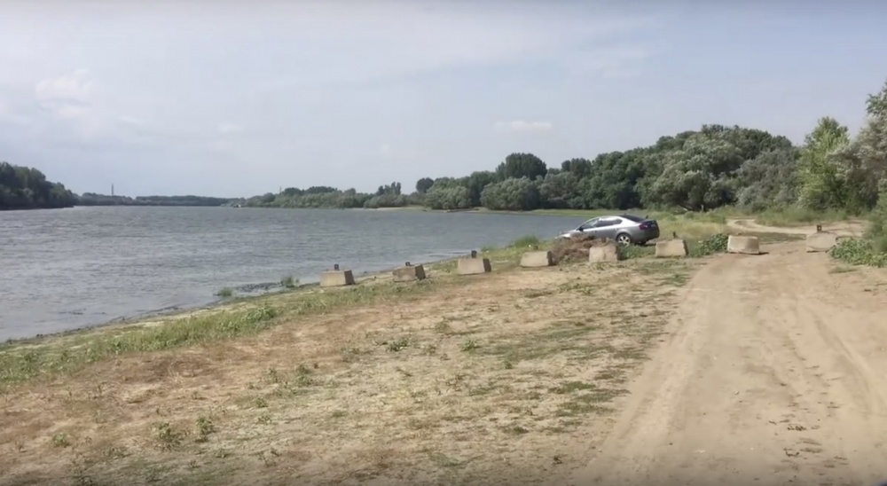 Астраханцам нагло перегородили дорогу и не дают рыбачить