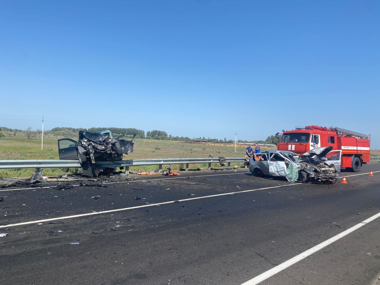 Двое погибших, четверо пострадавших: жесткое ДТП произошло на трассе под Астраханью