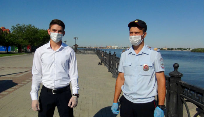 Кадры спасения тонущего ребенка астраханскими полицейскими