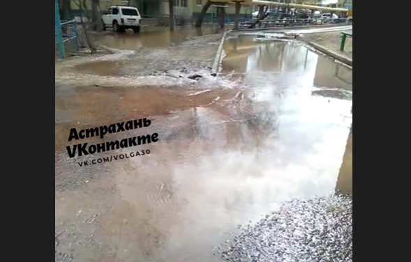 На ул. Боевой серьёзная коммунальная авария, микрорайон сидит без воды