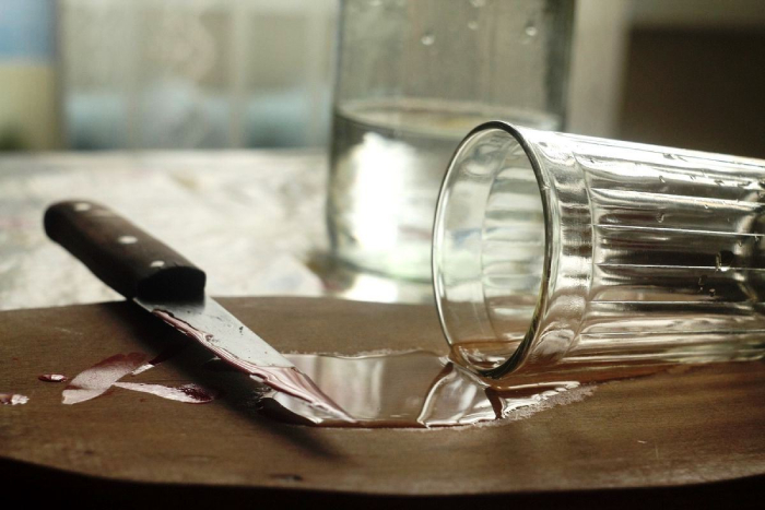 Астраханец пырнул ножом в горло собутыльника