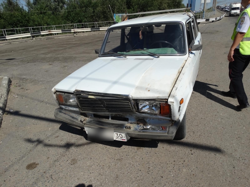В ДТП на Новом мосту в Астрахани пострадала двухмесячная девочка