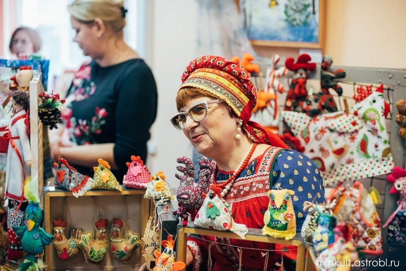 Астраханские сувениры представлены на выставке в Париже