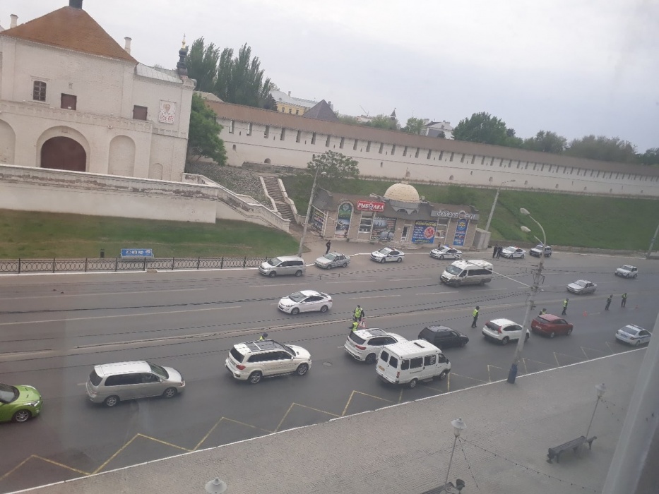 В центре Астрахани - массовая проверка пропусков