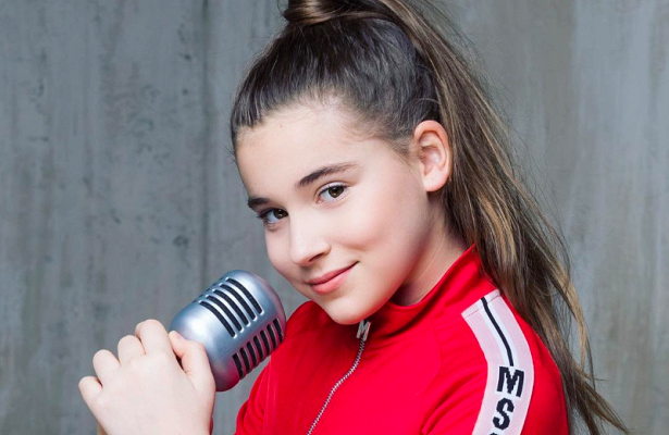 У нее же нет голоса! Из-за массового негатива Первый канал начал проверку голосования шоу Голос.Дети