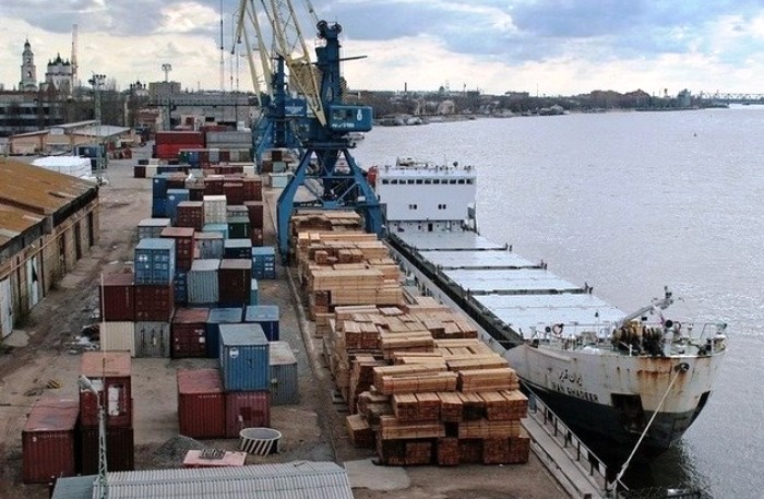 Астраханские порты продолжают отставать по грузообороту в России