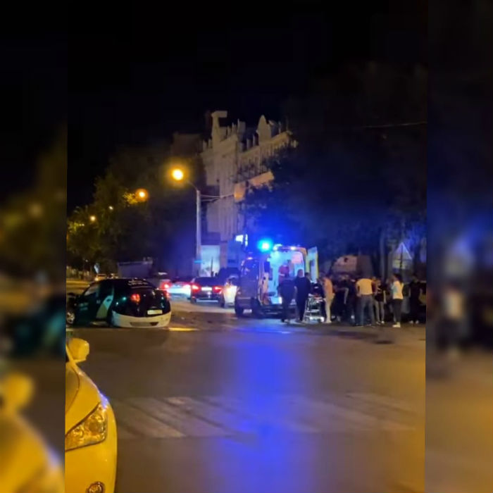 В центре Астрахани Яндекс.Такси попал в ужасную аварию, есть пострадавшие