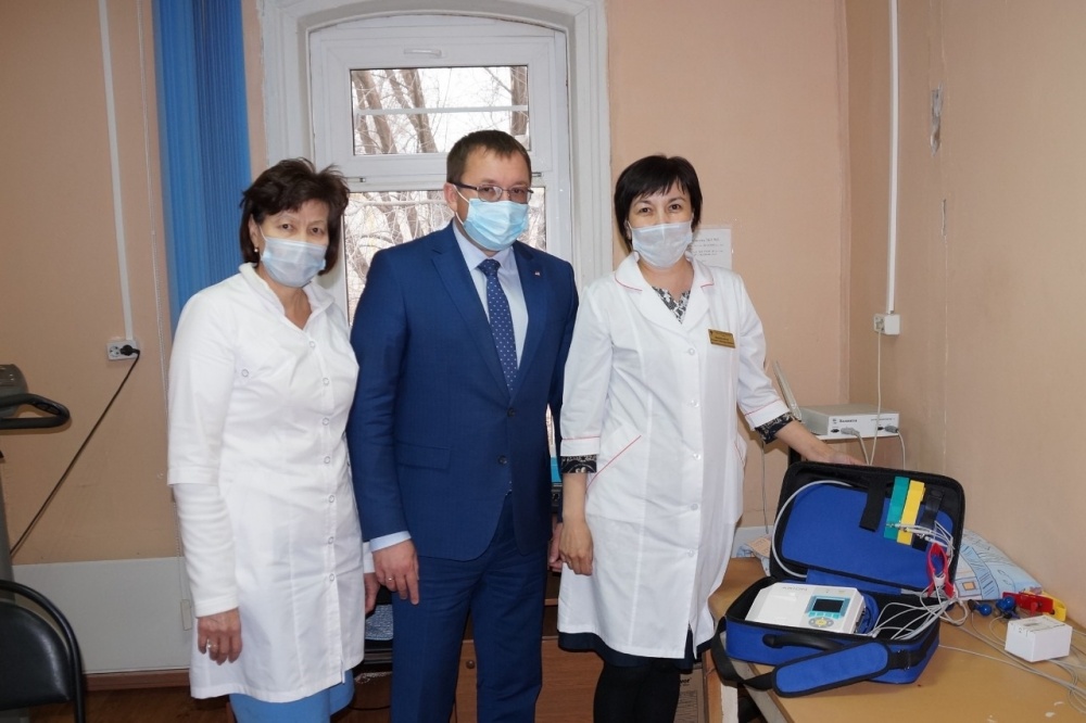 Больницы Харабалинского района получили жизненно важное медоборудование