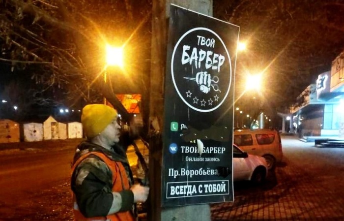 Астрахань продолжает избавляться от незаконной рекламы