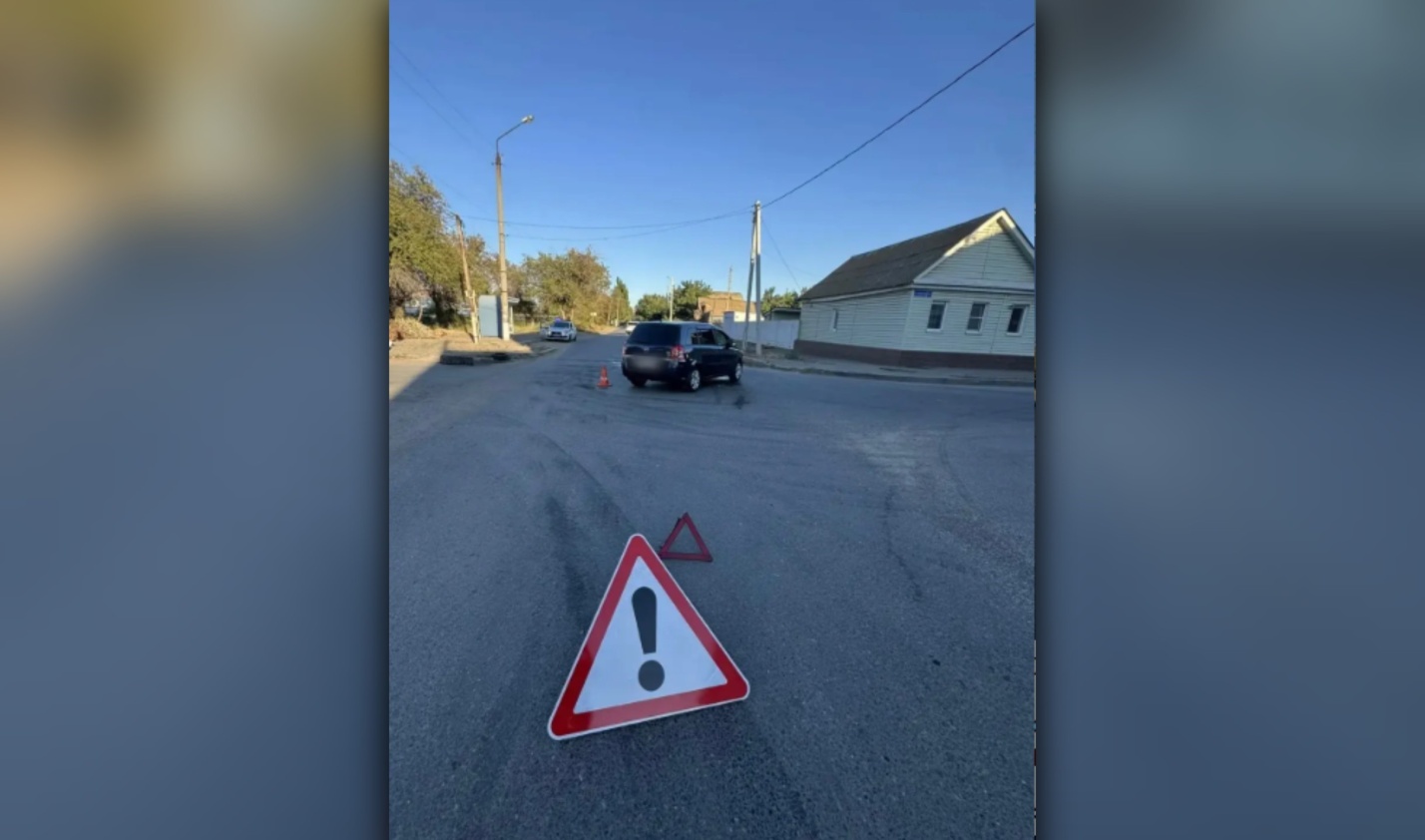 В Астрахани авария при выезде со двора закончилась массовой госпитализацией