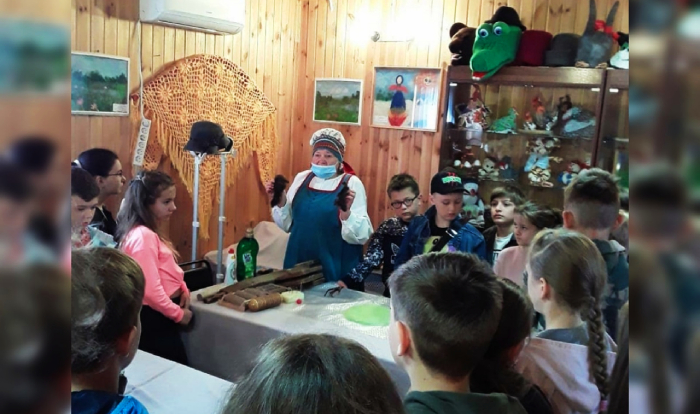 Валенки своими руками: астраханские школьники изучили народное мастерство ﻿