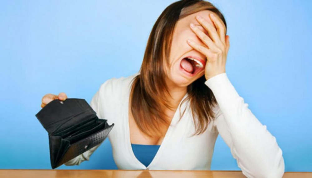 Большинство астраханцев живет от зарплаты до зарплаты