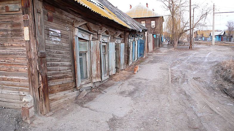 Астраханский губернатор о расселении из трущоб: «Бесплатного жилья быть для всех без исключения не может»