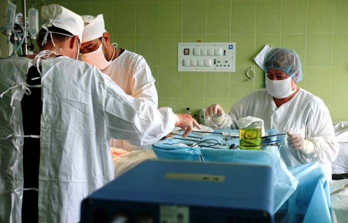 Астраханские онкологи за полтора месяца провели пять сложных операций с редкими диагнозами