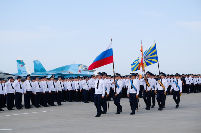 Губернатор Игорь Бабушкин поздравил астраханских летчиков с Днем ВВС