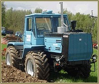 Астраханский фермер лишился за долги трех тракторов и комбайна