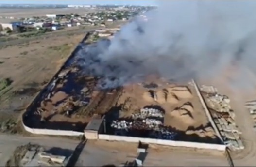 Подробности жуткого пожара на заброшенном астраханском заводе