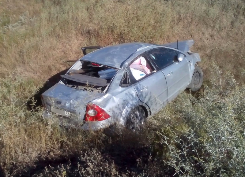 На астраханской трассе пострадали двое пенсионеров из Липецка