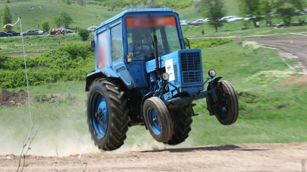 Китаец мечтал стать астраханским трактористом, но власти отправили его на родину