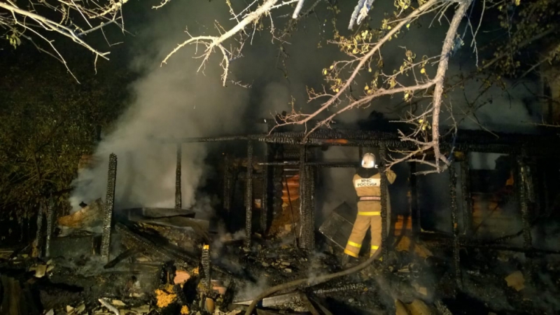 Ночная трагедия в центре Астрахани: на пожаре погибли трое человек