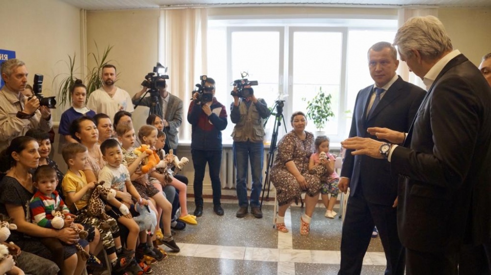 «Операция Улыбка»: лучшие хирурги России бесплатно помогли 43 юным астраханцам с «заячей губой»