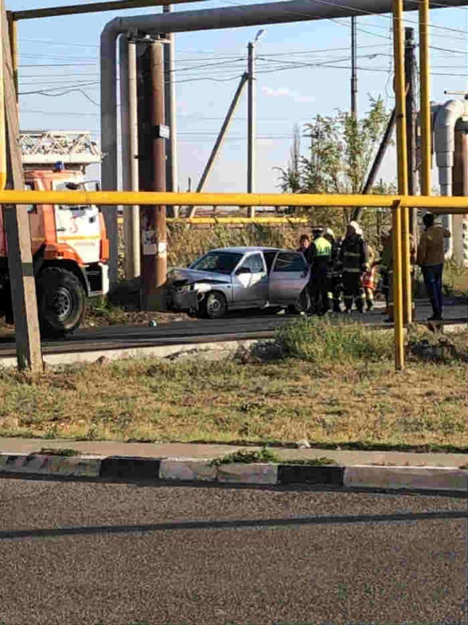 Астраханка за рулем врезалась в теплотрассу