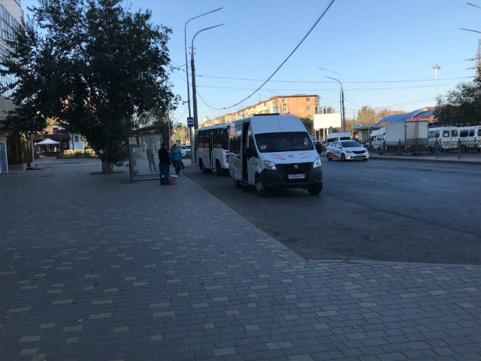 В Астрахани переехала остановка общественного транспорта