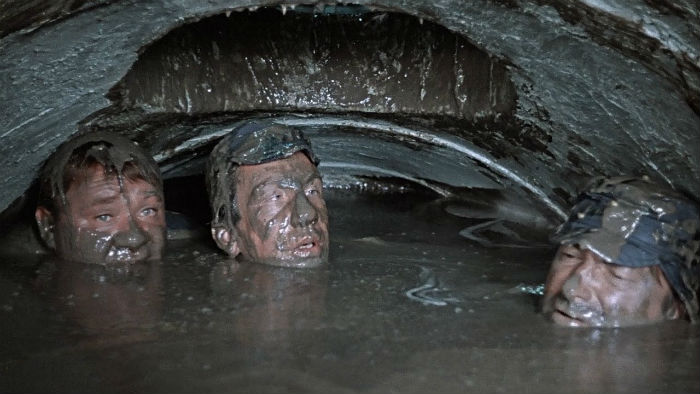 В Астраханской области осудили иностранцев, тайно проникших в Россию в полуприцепе