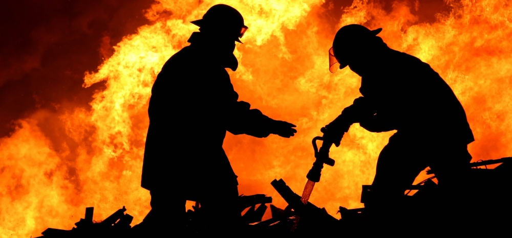 В Астраханской области ночью произошел крупный пожар