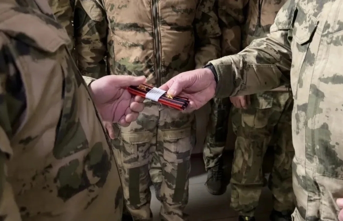 К 23 февраля астраханские ветераны Росгвардии передали спецоборудование  бойцам ОМОН из зоны СВО 