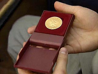 240 астраханских выпускников получили золотые медали