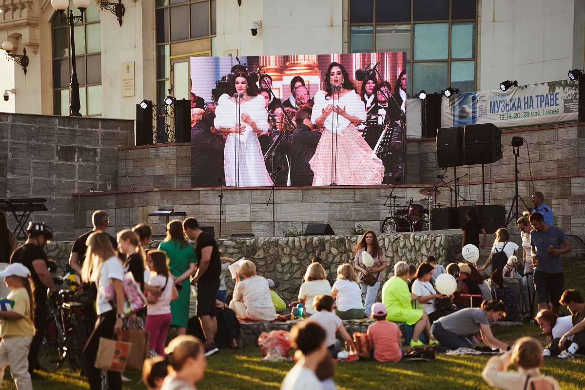 Оперное шоу в парке: «Ростелеком» впервые показал астраханцам концерт «Классика на Дворцовой»