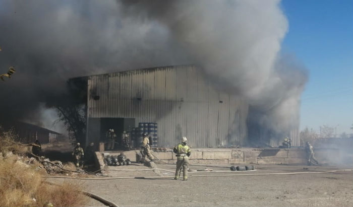 Случайно спалили: известна причина крупного пожара на пивном складе в Астрахани