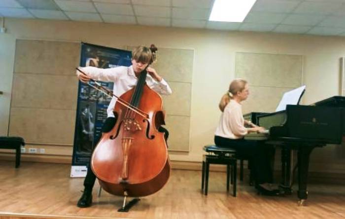 Юный атраханец стал лауреатом молодежного международного конкурса контрабасистов