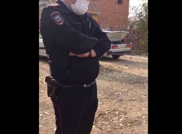 Астраханский полицейский застрелил собаку, которая держала в страхе село