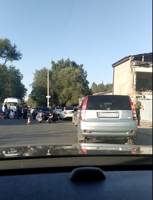 Девочка в коме, отец чуть не устроил самосуд. Подробности ДТП в Астрахани, в котором сбили двоих детей