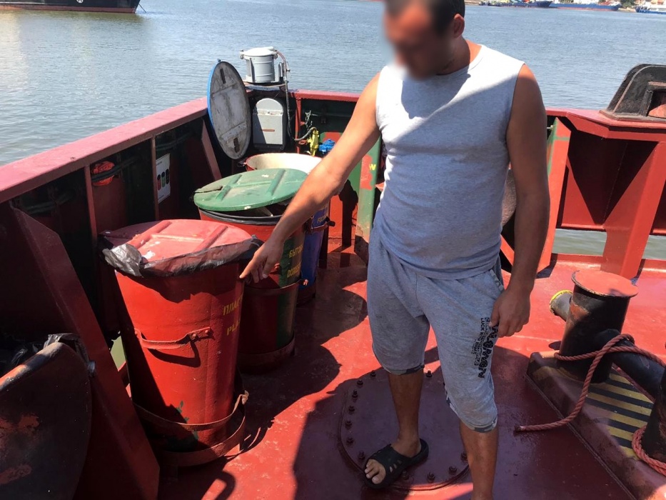 В Астрахань прибыло судно из Ирана с неадекватным матросом