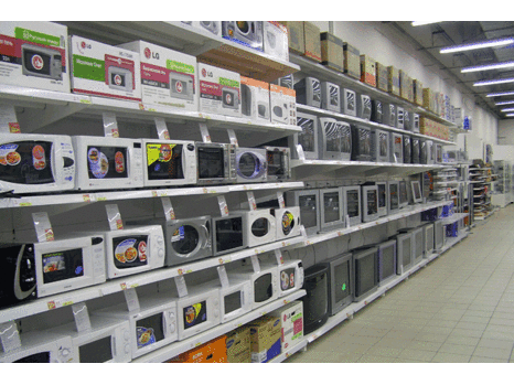 Сотрудники астраханского гипермаркета на протяжении трех месяцев воровали бытовую технику