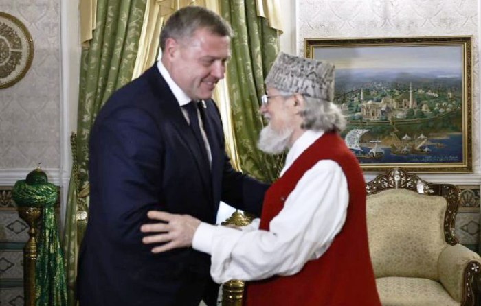 Астраханский губернатор лично поздравил с праздником Курбан-байрам Верховного муфтия России