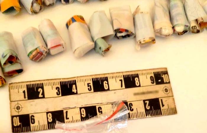 Астраханская полиция случайно задержала спящего в подъезде наркодилера