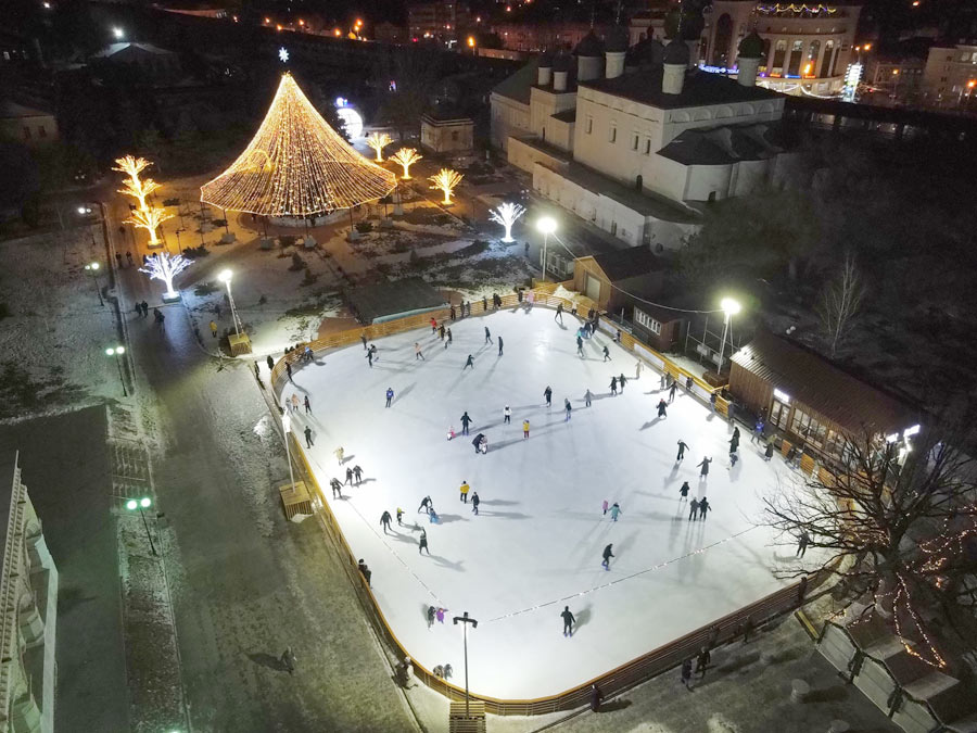 Ледовый каток в Астрахани в этом году будет работать до 1 марта