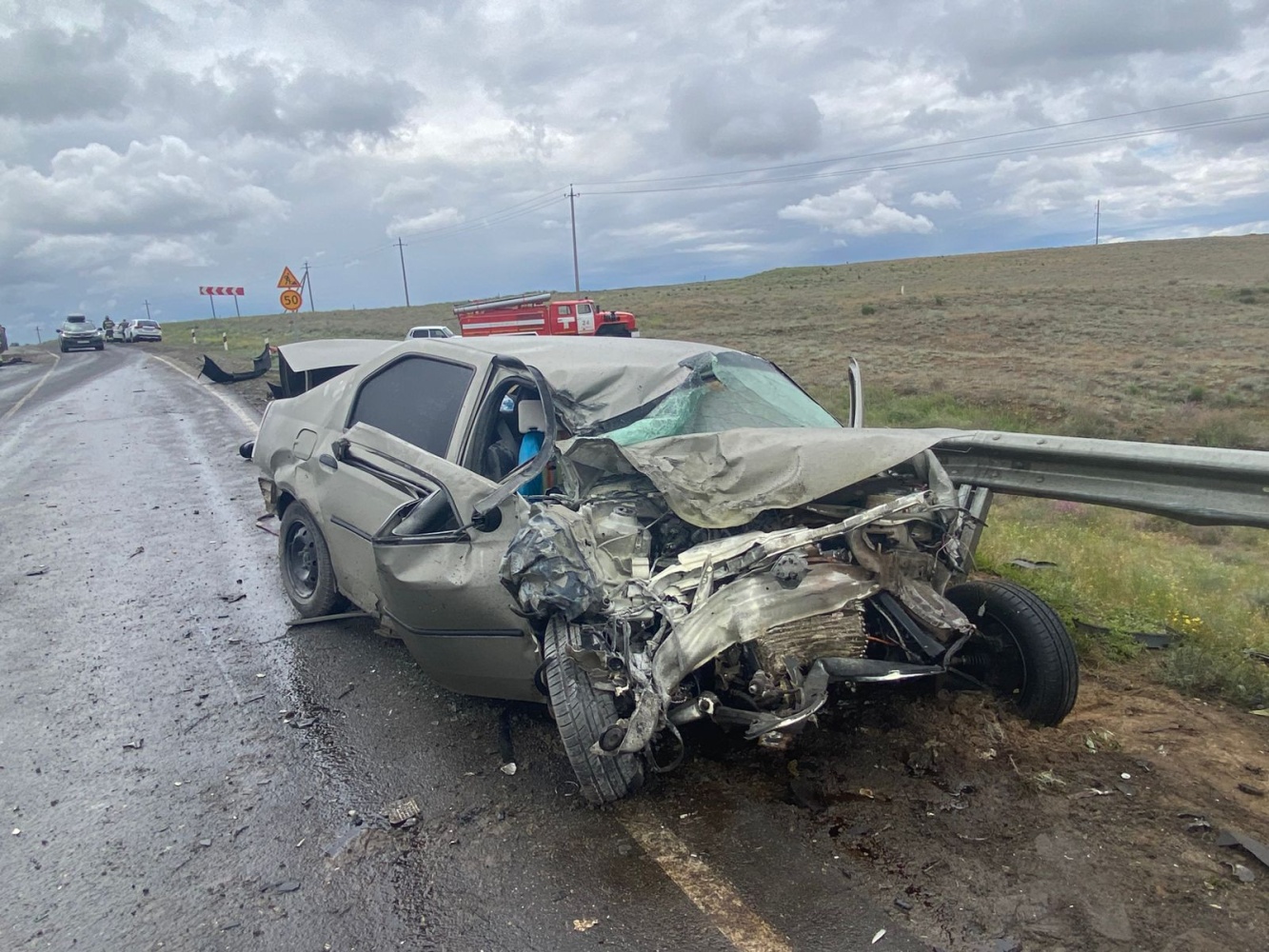 В столкновении легковушки с автоцистерной на астраханской трассе пострадал ребенок