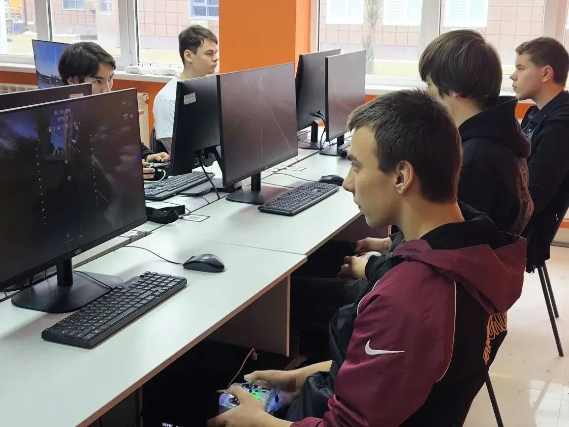 В Астрахани определили лидеров второго этапа гонок дронов 