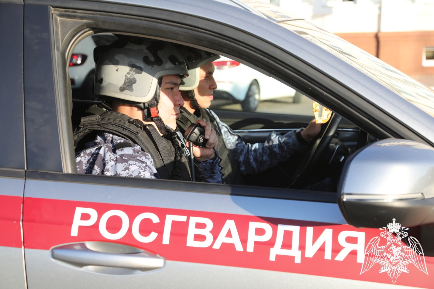 Астраханец попытался украсть в торговом центре три женских пальто, четыре пары брюк и ботинки