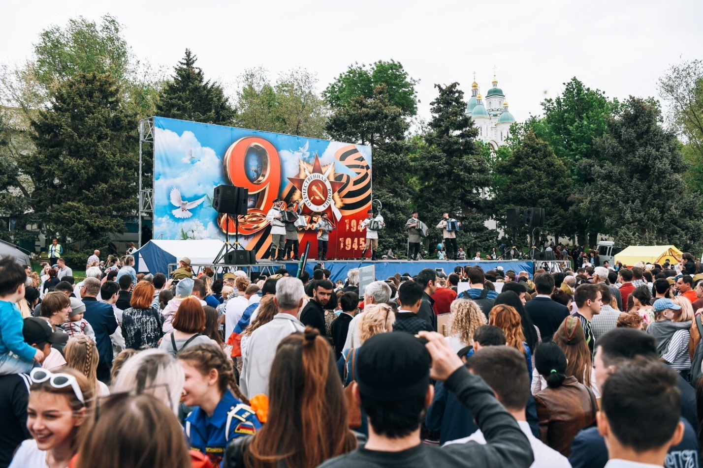 Куда пойти в майские дни: большая праздничная афиша Астрахани